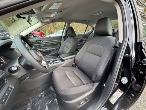 Used 2025 Nissan Altima 2.5 SV image 37