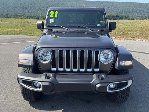 Used 2021 Jeep Wrangler Unlimited Sahara w/ Dual Top Group AWD/4WD image 9