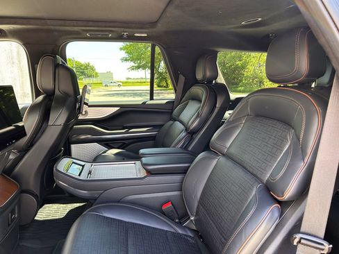 Certified 2025 Lincoln Navigator Black Label AWD/4WD image 13