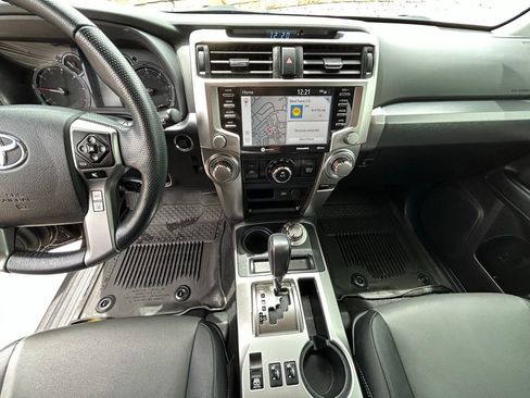 Used 2024 Toyota 4Runner SR5 Premium w/ SR5 Premium Package AWD/4WD image 18