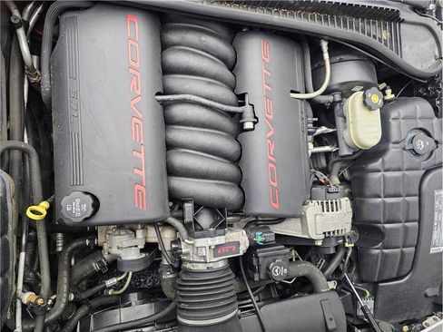 Used 2004 Chevrolet Corvette Coupe w/ Preferred Equipment Group RWD image 13