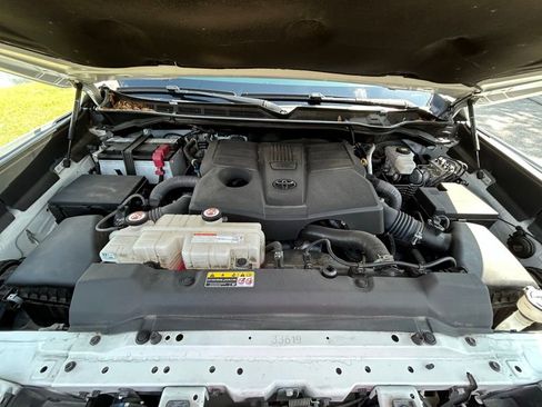 Used 2022 Toyota Tundra SR5 w/ SR5 Convenience Package AWD/4WD image 11