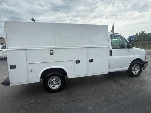Used 2019 Chevrolet Express 3500 w/ Power Convenience Package RWD image 5