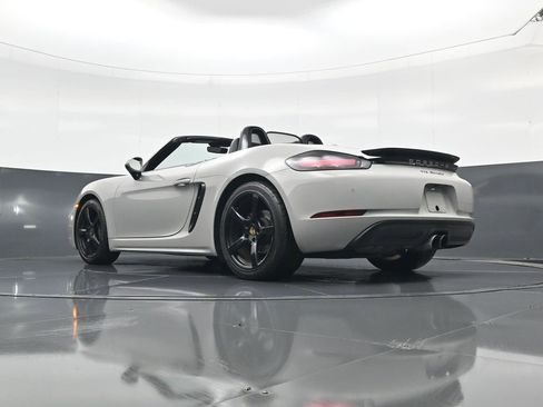 Used 2018 Porsche 718 Boxster image 22