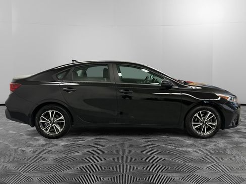 Used 2022 Kia Forte LXS FWD image 6
