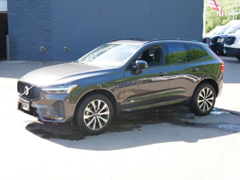 Certified 2025 Volvo XC60 B5 Plus AWD/4WD image 3