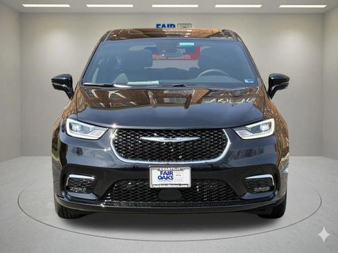 New 2026 Chrysler Pacifica Select image 3