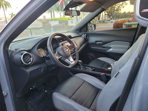 Used 2023 Nissan Kicks SR w/ SR Premium Package FWD image 11