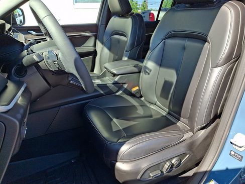 Used 2026 Jeep Grand Cherokee Limited w/ Limited Altitude Package AWD/4WD image 17