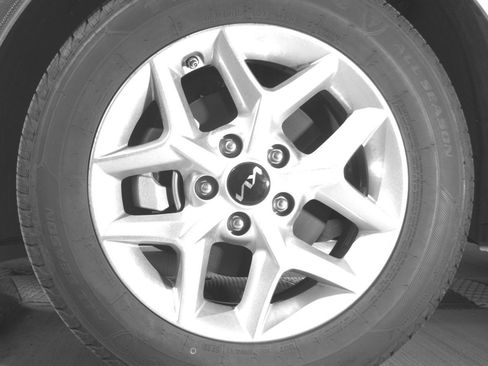 Used 2025 Kia Soul LX w/ LX Technology Package image 12