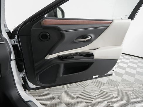 New 2025 Lexus ES 350 w/ Premium Package image 19