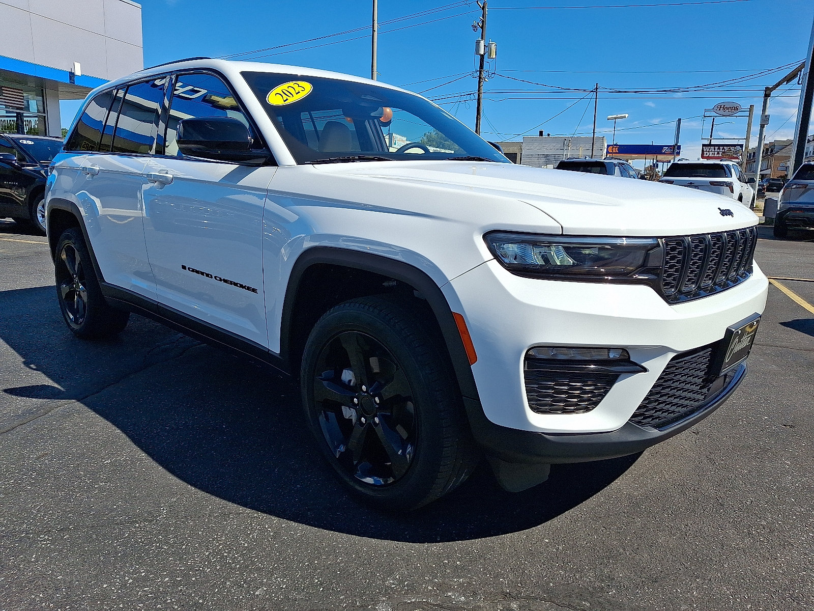 Used 2023 Jeep Grand Cherokee Limited w/ Black Appearance Package AWD/4WD image 7