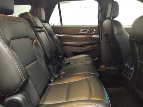 Used 2018 Ford Explorer Limited image 19