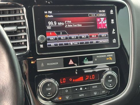 Used 2019 Mitsubishi Outlander 4WD Plug-In Hybrid image 24