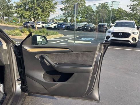 Used 2023 Tesla Model Y Long Range AWD/4WD image 15