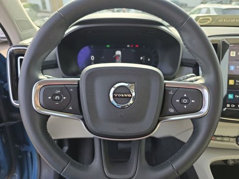 Used 2025 Volvo XC40 B5 Plus w/ Protection Package Premier image 25