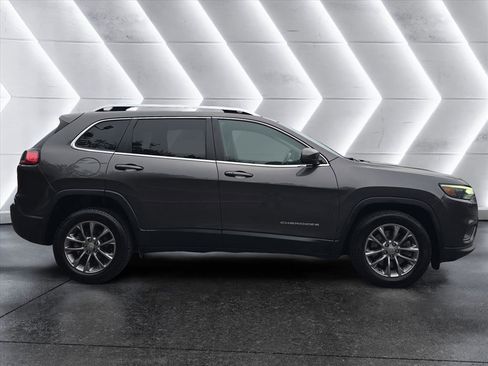 Used 2019 Jeep Cherokee Latitude Plus w/ Cold Weather Group image 6