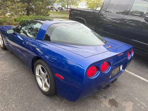 Used 2002 Chevrolet Corvette Coupe w/ Preferred Equipment Group2 RWD image 2