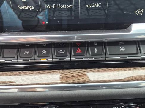 Used 2024 GMC Sierra 1500 Elevation image 28