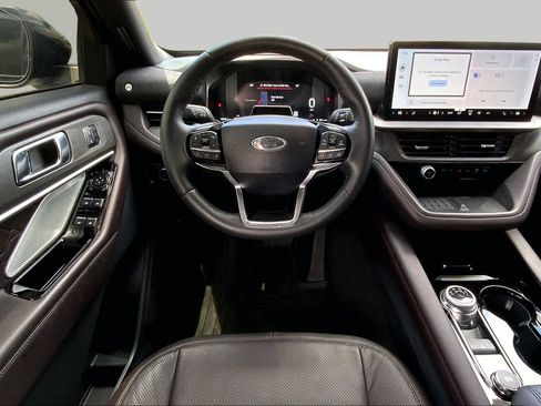 Used 2025 Ford Explorer Platinum w/ Ultimate Package AWD/4WD image 5
