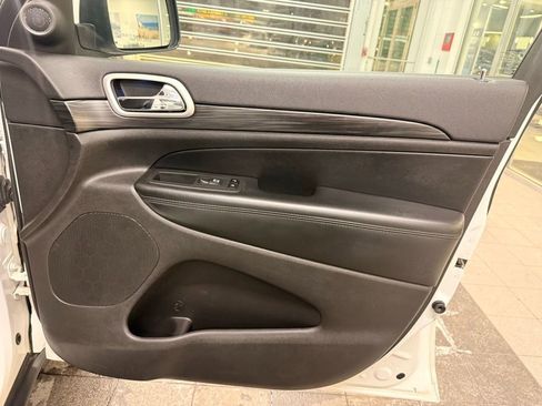 Used 2020 Jeep Grand Cherokee Laredo image 37