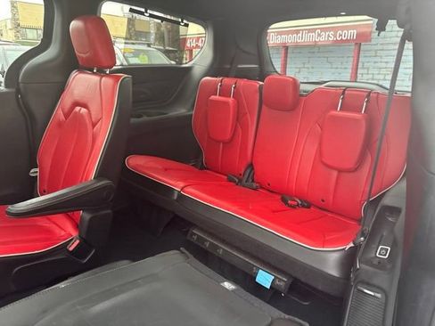 Used 2020 Chrysler Pacifica Limited w/ Quick Order Package 27H Red S FWD image 18