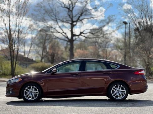 Used 2016 Ford Fusion SE w/ Equipment Group 202A image 8