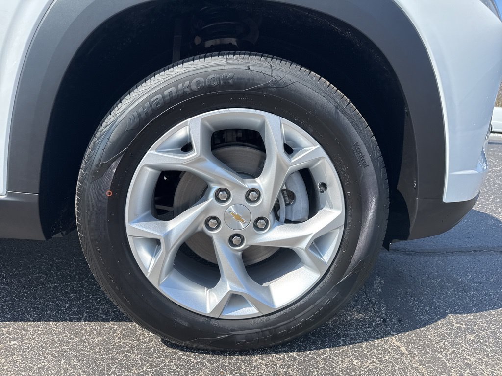 New 2026 Chevrolet Trax LS w/ LS Convenience Package FWD image 9