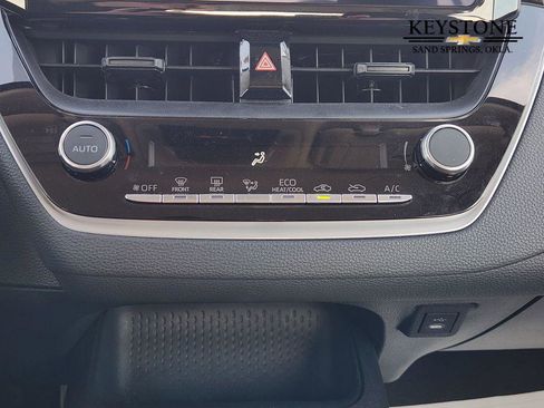 Used 2025 Toyota Corolla LE image 21