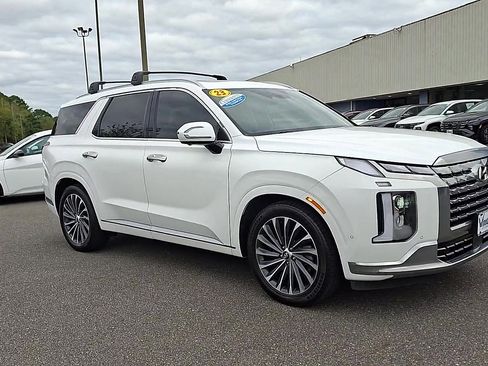 Used 2023 Hyundai Palisade Calligraphy image 2