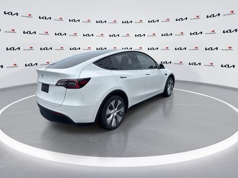 Used 2024 Tesla Model Y Long Range RWD image 8
