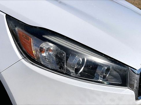 Certified 2018 Kia Sorento EX image 32