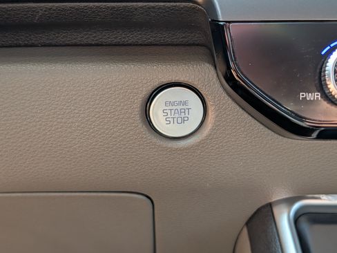 Certified 2026 Kia Carnival FWD image 29