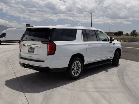 Used 2021 GMC Yukon XL SLT AWD/4WD image 5