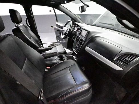 Used 2018 Dodge Grand Caravan GT image 42