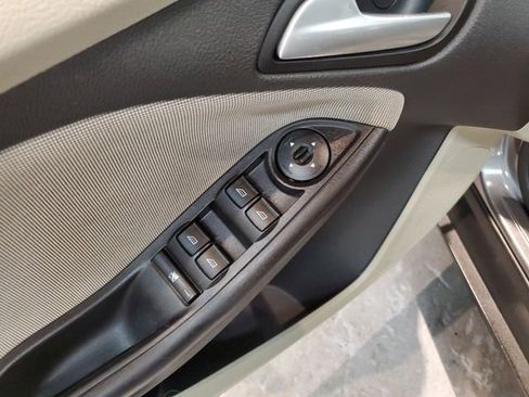 Used 2013 Ford Focus SE w/ SE Winter Pkg FWD image 13