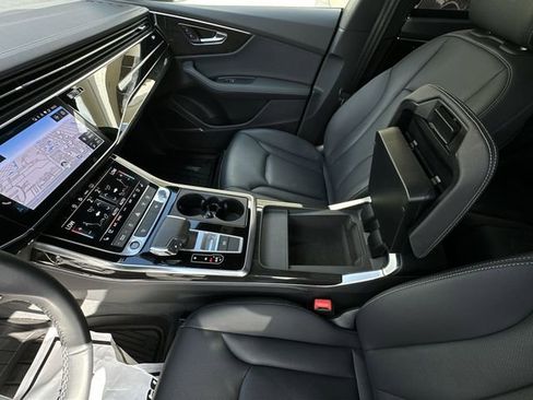 Used 2025 Audi Q8 Premium Plus w/ Premium Plus Package image 29