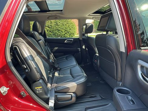 Used 2018 Nissan Pathfinder Platinum AWD/4WD image 27
