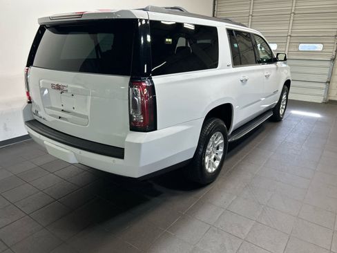 Used 2019 GMC Yukon XL SLT image 3