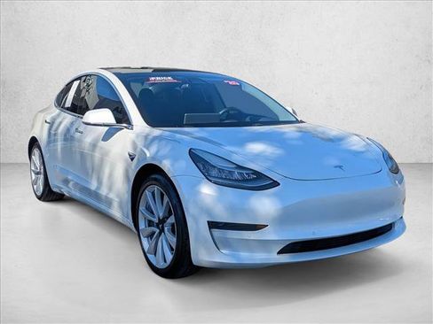 Used 2020 Tesla Model 3 Standard Range image 4