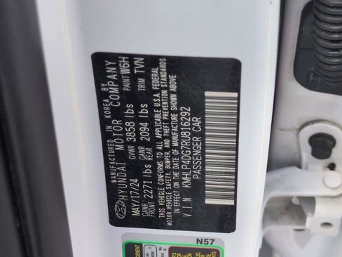 Used 2024 Hyundai Elantra Limited FWD image 15
