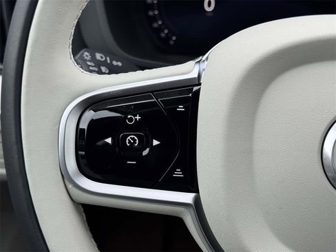 New 2026 Volvo XC60 B5 Ultra w/ Protection Package Premier image 9