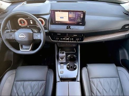 Certified 2025 Nissan Rogue Platinum w/ Platinum Premium Package FWD image 14
