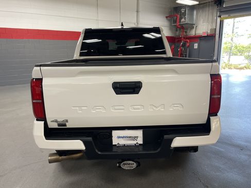 Used 2025 Toyota Tacoma SR5 AWD/4WD image 9
