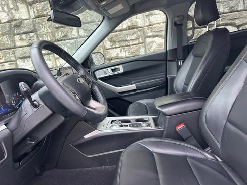 Used 2023 Ford Explorer XLT w/ Equipment Group 202A AWD/4WD image 8