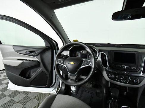 Used 2022 Chevrolet Equinox LS image 19