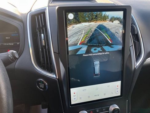 Used 2024 Ford Edge Titanium image 7