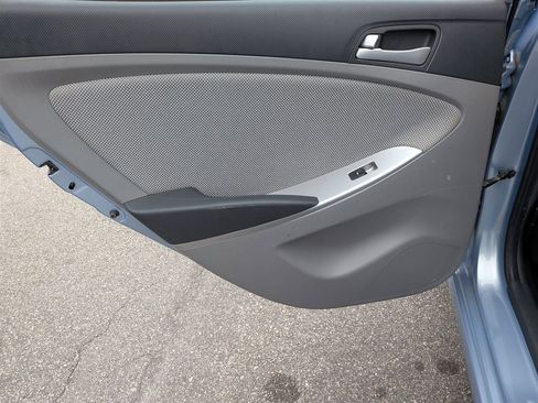 Used 2013 Hyundai Accent GS image 7