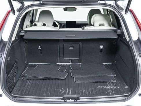 Certified 2026 Volvo XC60 B5 Ultra w/ Climate Package AWD/4WD image 32