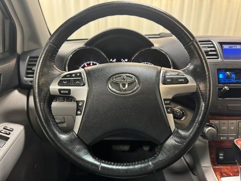 Used 2012 Toyota Highlander Limited image 17